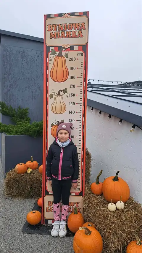 Mierzenie wzrostu na dyniowej miarce