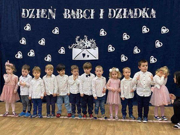 Przedszkole w Legionowie obchodzi święto babci i dziadka Przedszkole w Legionowie obchodzi święto babci i dziadka