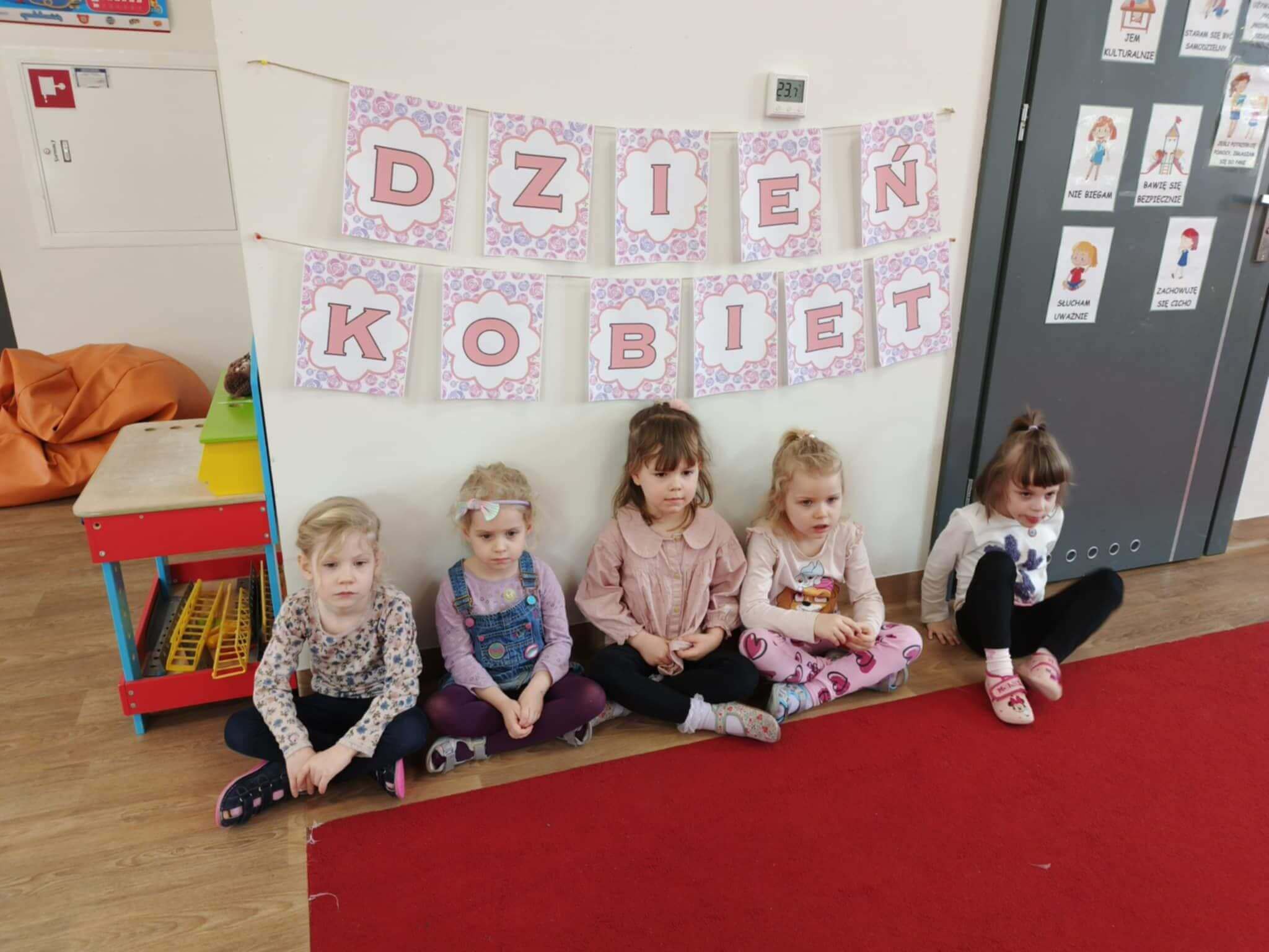 Dzień kobiet w przedszkolu Dzień kobiet w przedszkolu