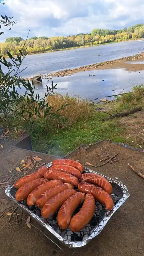Kiełbaski na grillu nad Wisłą