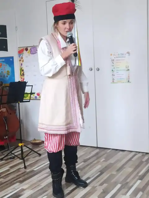 Muzyczka Bajnutek w stroju krakowskim