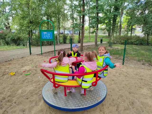 Liski i Jeżyki kręcą się na karuzeli
