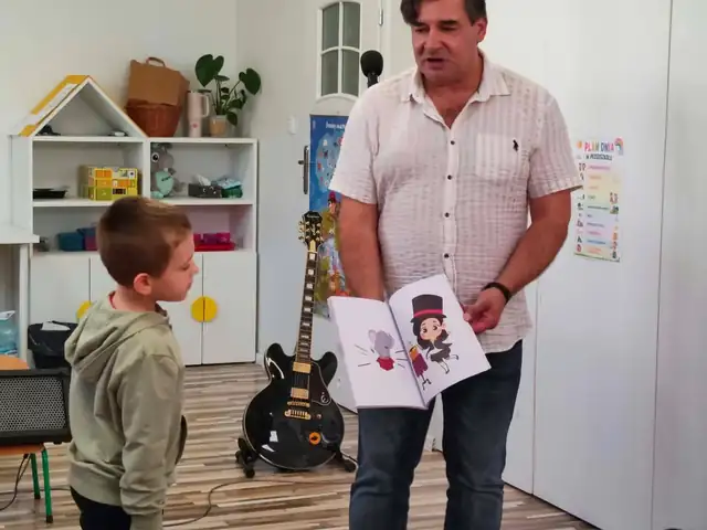 Sztuczka z czarodziejską książką