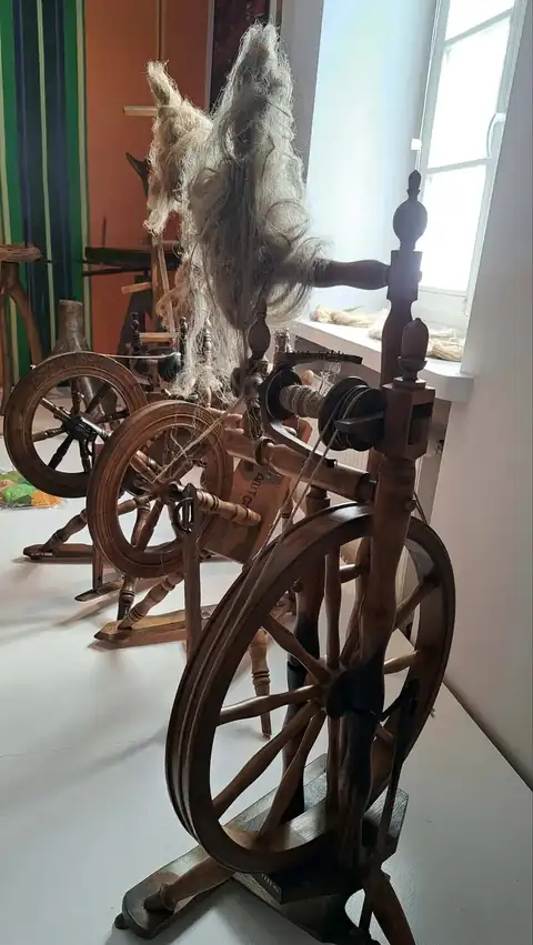 Drewniane kołowrotki w muzeum