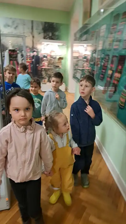 Zajączki zwiedzają muzeum w Łowiczu