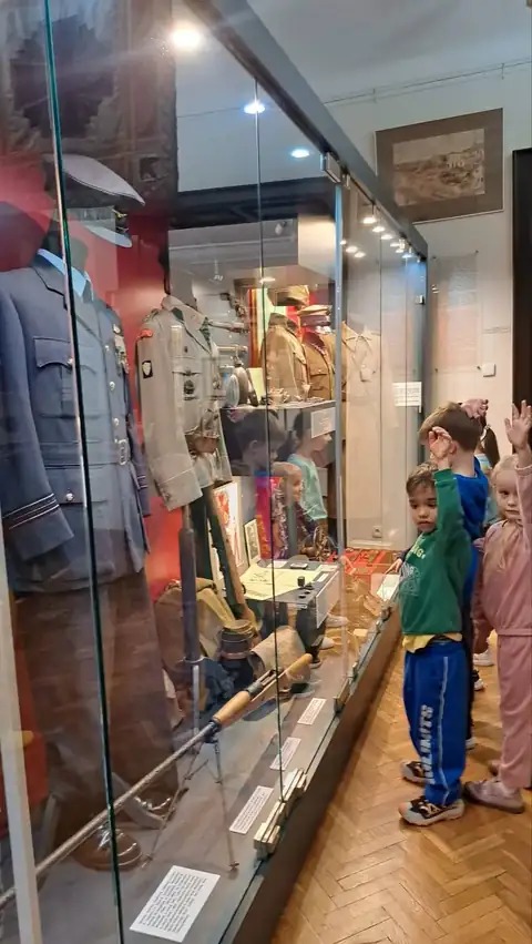 Dawne mundury w muzeum