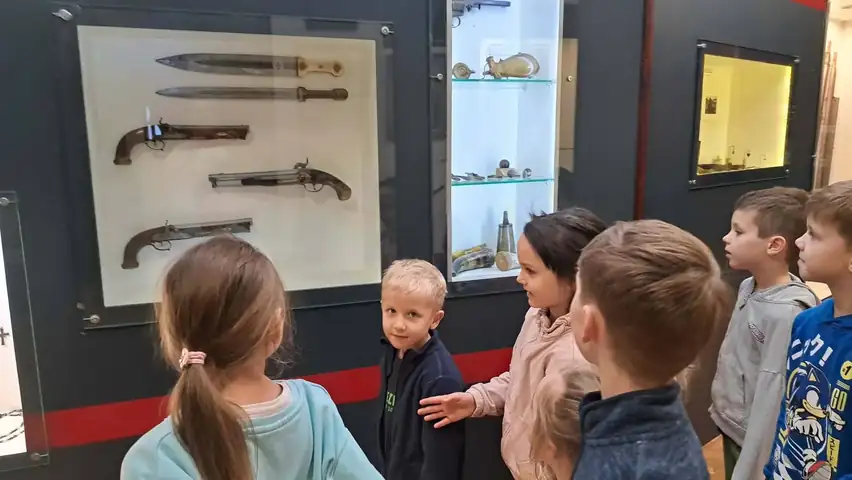Dawna broń w gablotach