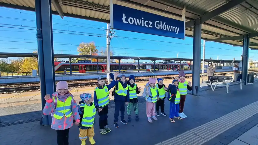 Zajączki na stacji Łowicz Główny