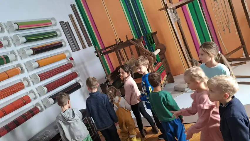Dawne krosna tkackie w muzeum w Łowiczu