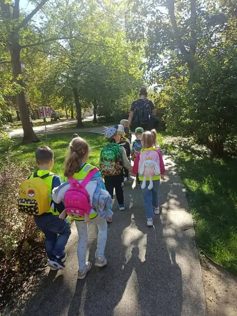 Spacer alejkami Łazienek Królewskich