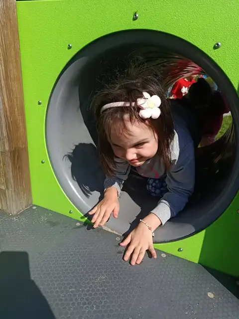 Zabawa na placu zabaw w Wiosce pod Kogutem