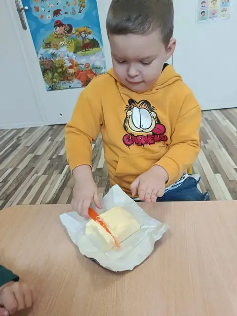 Krojenie masła do ciasta