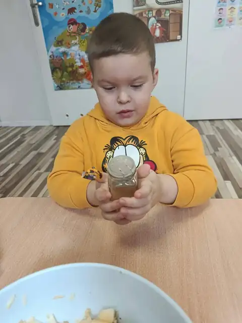 Tarcie jabłek na tarce