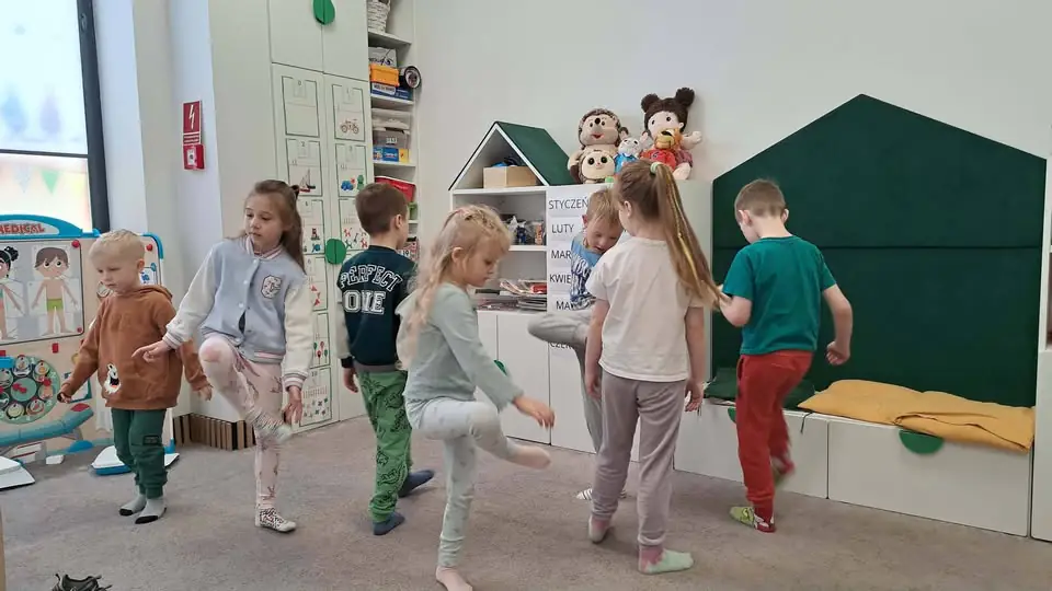 Zajęcia ruchowe w przedszkolu Zajęcia ruchowe w przedszkolu